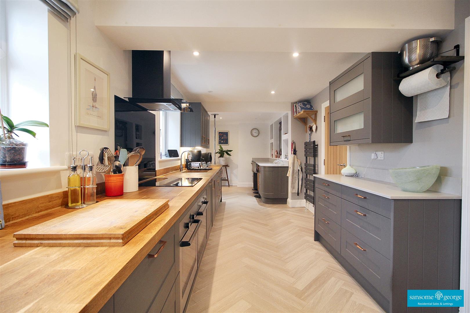 4 bed property in Crescent Road, Tilehurst